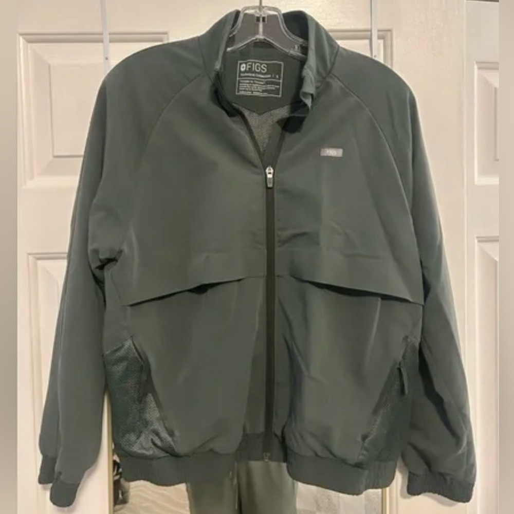 Figs Women's  Utility Jacket in MOSS